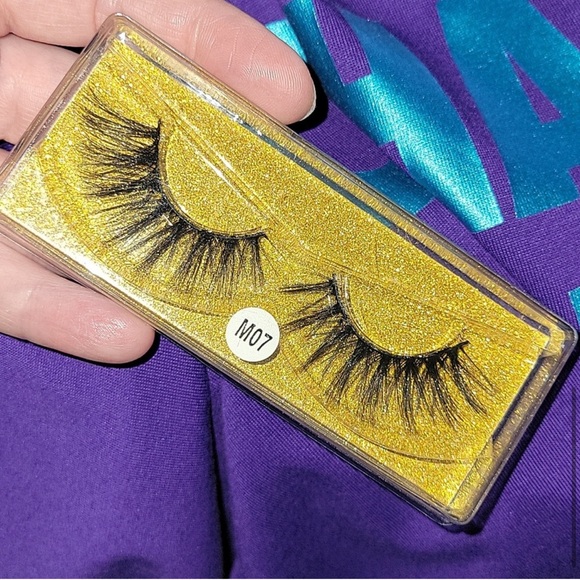 Everyday Lash Bundles - Mystery Box - Picture 14 of 16